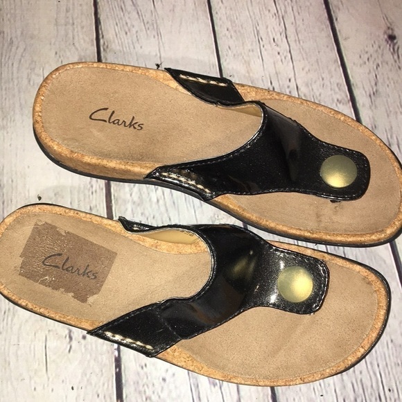 Clarks Patent and cork Flip flops sz7m - Picture 3 of 8